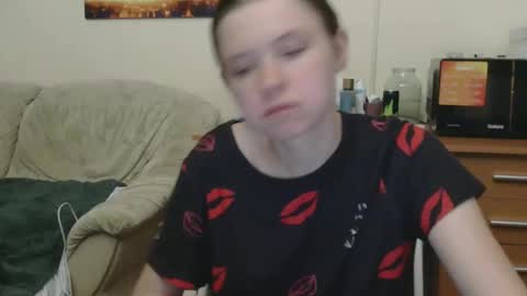 jessicaholland1 online show from May 26, 7:02 pm