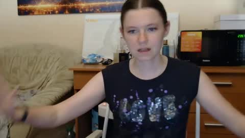 jessicaholland1 online show from June 23, 7:01 pm