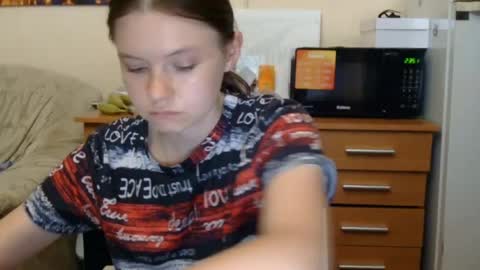 jessicaholland1 online show from July 20, 6:52 pm
