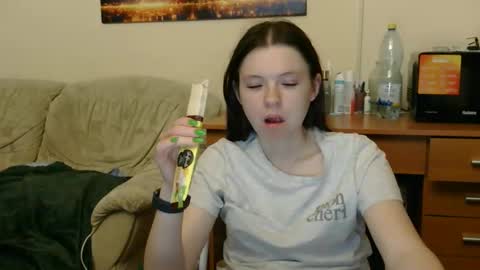 jessicaholland1 online show from June 3, 7:08 pm