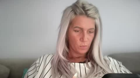 Snapshot of jessye_vega chatting on September 15, 10:34 am Jessye online show from September 15, 10:34 am