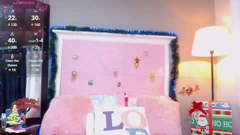 Snapshot of jessyzoe chatting on December 14, 11:29 am Jessy online show from December 14, 11:29 am