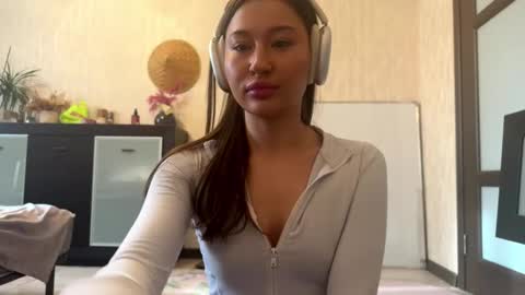 Lynn online show from November 2, 8:29 am