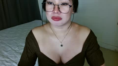 Snapshot of jewel_28 chatting on December 8, 7:00 pm Jewel online show from December 8, 7:00 pm