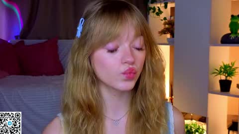 Gwen online show from May 13, 8:25 pm