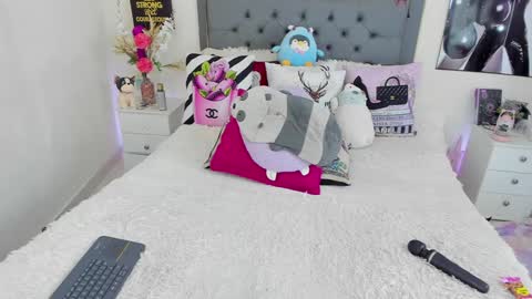 Snapshot of jhena_evans chatting on January 24, 6:56 pm Candy online show from January 24, 6:56 pm