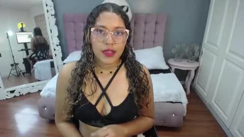 Snapshot of jimena_bell chatting on September 20, 12:25 pm Jimena online show from September 20, 12:25 pm