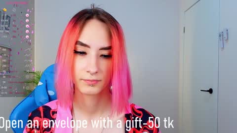 Snapshot of jinx_boom chatting on February 8, 8:20 am jinx_boom online show from February 8, 8:20 am