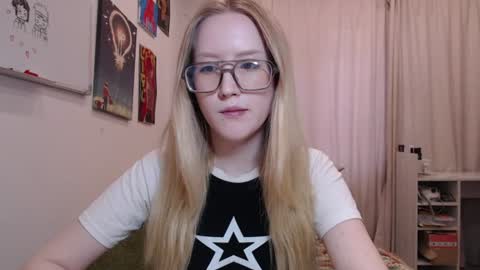 joan_kiss online show from July 16, 7:35 am