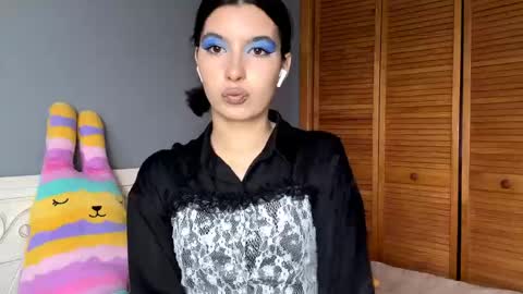 joanaphippin online show from May 16, 7:33 am