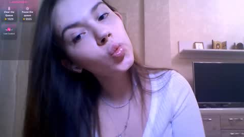 Jennifer online show from March 12, 6:10 pm