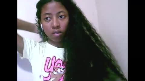 joliekah27 online show from May 7, 7:45 am