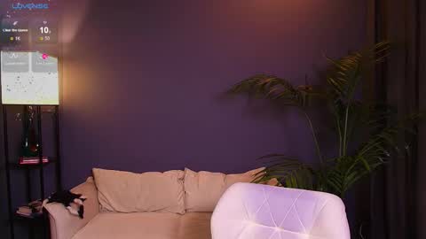 Polly  online show from October 30, 2:25 am