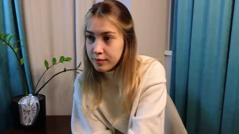 Snapshot of jolyndeb chatting on September 12, 1:07 pm Viola online show from September 12, 1:07 pm