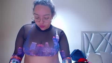 juicy_bignipples18 online show from December 11, 3:13 am