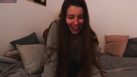 laura online show from January 1, 12:11 pm