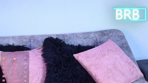 Jules and Gia online show from June 3, 9:10 am