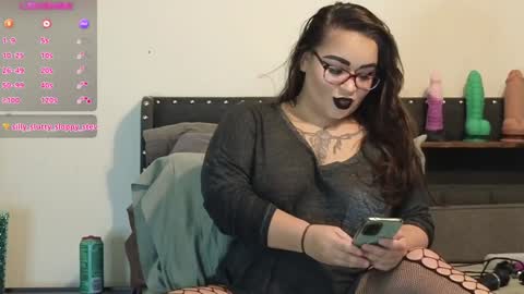 Snapshot of julesssnextdoor chatting on January 23, 7:43 am Julesss online show from January 23, 7:43 am