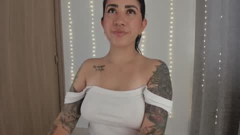 Juli Modelo Independiente online show from December 19, 5:38 pm