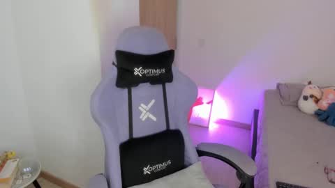 juli_santos_22 online show from September 10, 8:31 pm