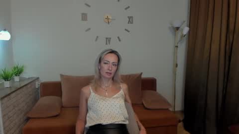 Snapshot of julia__cherry_ chatting on February 1, 1:51 pm julia__cherry_ online show from February 1, 1:51 pm