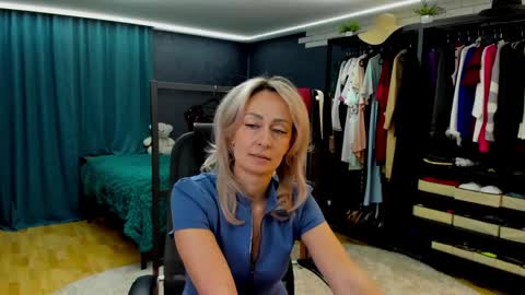 julia__cherry_ online show from April 22, 3:20 pm