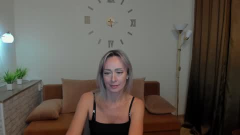 Snapshot of julia__cherry_ chatting on February 5, 3:31 pm julia__cherry_ online show from February 5, 3:31 pm