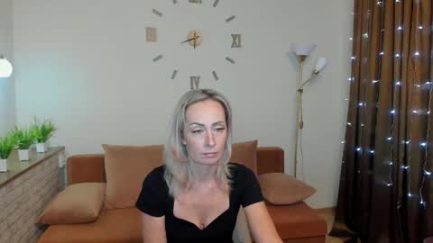 Snapshot of julia__cherry_ chatting on January 7, 4:18 am julia__cherry_ online show from January 7, 4:18 am