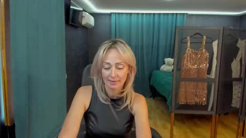 Snapshot of julia__cherry_ chatting on September 19, 1:54 pm julia__cherry_ online show from September 19, 1:54 pm