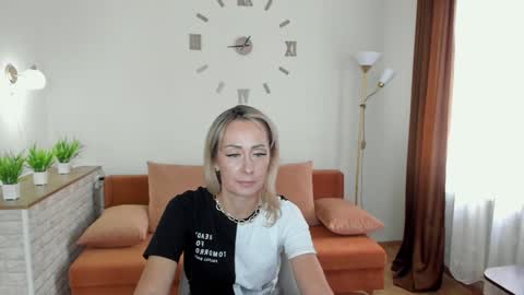Snapshot of julia__cherry_ chatting on January 25, 9:15 am julia__cherry_ online show from January 25, 9:15 am