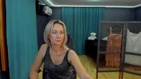 julia__cherry_ online show from October 22, 3:17 pm
