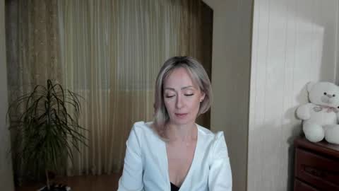 Snapshot of julia__cherry_ chatting on February 15, 3:06 pm julia__cherry_ online show from February 15, 3:06 pm