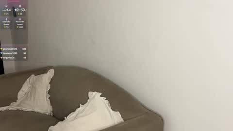 Julia Mendes online show from December 4, 3:20 am