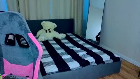 Julia Shyy online show from June 2, 1:50 am
