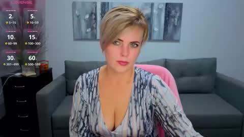 Julia online show from October 31, 12:42 pm