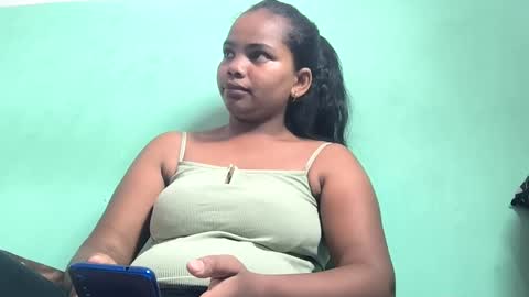 juliah02 online show from February 5, 6:13 am