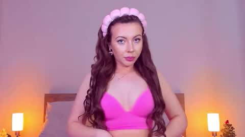 juliahaiee online show from March 2, 1:38 am