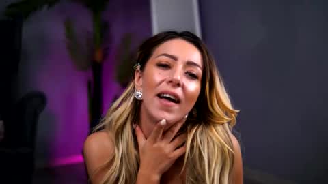 Julia online show from December 19, 6:27 am