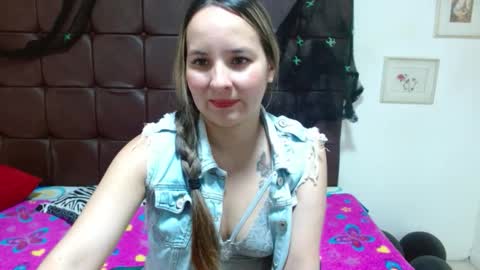 Snapshot of juliana_soto1 chatting on October 15, 11:57 am Juli online show from October 15, 11:57 am