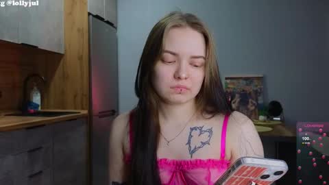 julidropp online show from March 5, 8:01 pm