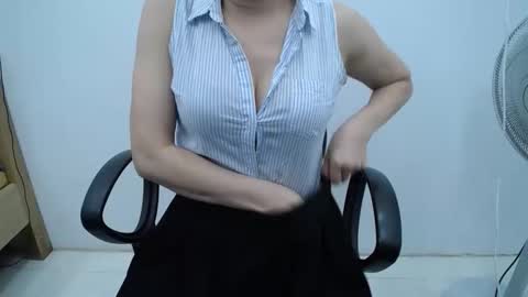 julie9x online show from May 26, 6:51 pm