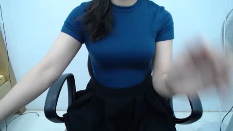 julie9x online show from May 25, 6:40 pm