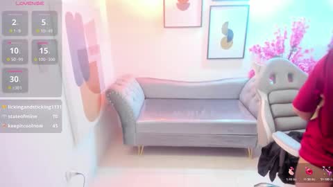 Snapshot of julie_coper chatting on October 19, 1:24 pm julie coper online show from October 19, 1:24 pm