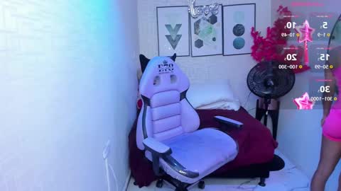 Snapshot of julie_coper chatting on March 10, 9:18 pm julie coper online show from March 10, 9:18 pm