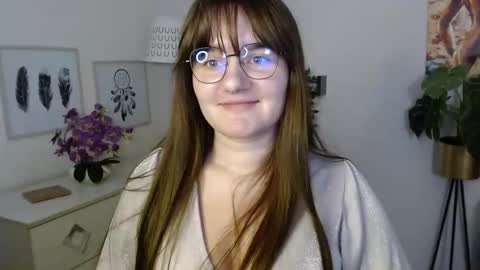 Snapshot of julie_extasy chatting on October 9, 5:06 pm Julie online show from October 9, 5:06 pm