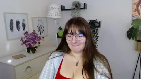 Snapshot of julie_extasy chatting on October 13, 12:30 pm Julie online show from October 13, 12:30 pm