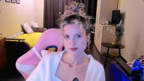 Julie online show from November 12, 1:53 pm