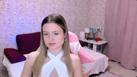 Julie online show from December 5, 2:33 pm