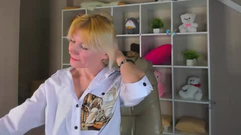 Julie Lucasss online show from April 13, 12:34 am