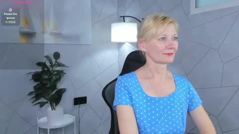 Julie Lucasss online show from June 3, 12:23 am